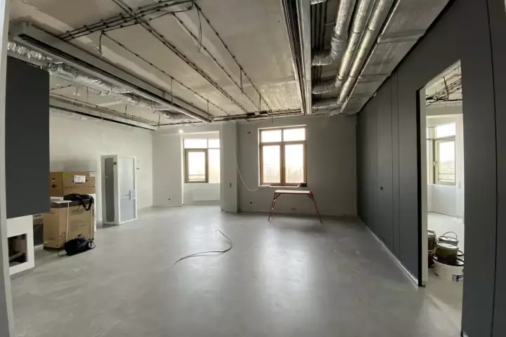 Есть квартира без отделки 